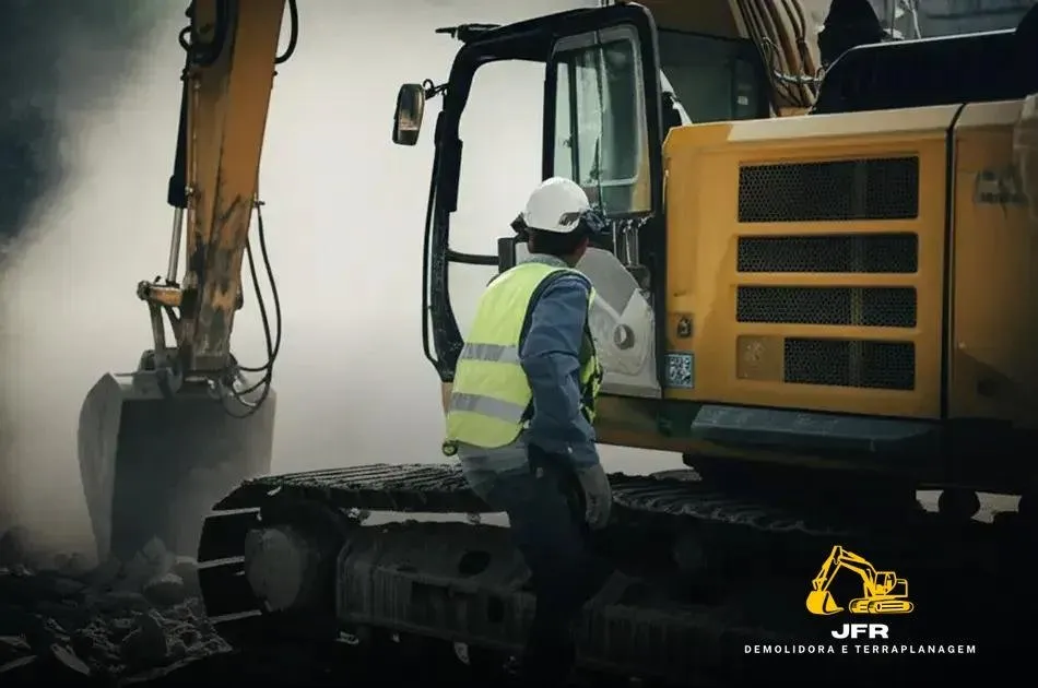 Normas de Demolição: NBR 5682 e NR-18
