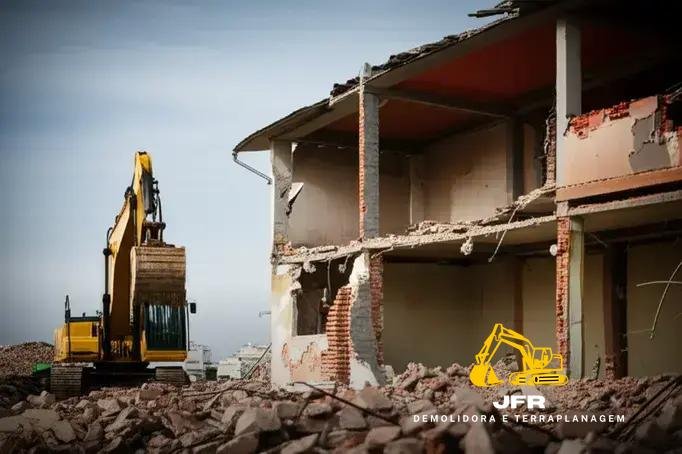 Como é calculado o orçamento para demolição residencial?