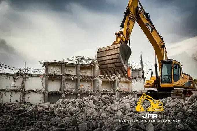 Por que escolher a JFR para sua demolição mecanizada?